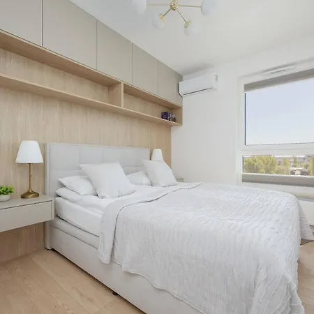 Appartamento Air-conditioned With Parking And Balcony By Renters