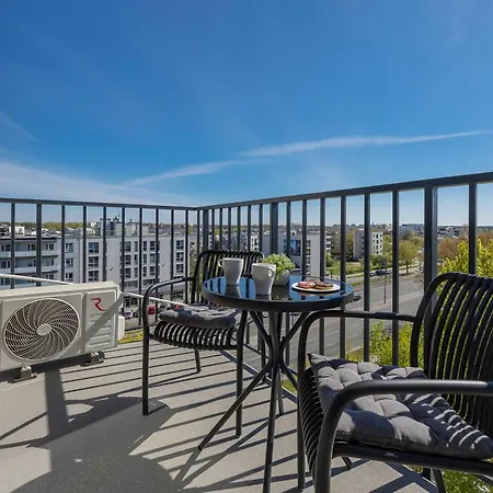 Air-conditioned With Parking And Balcony By Renters
