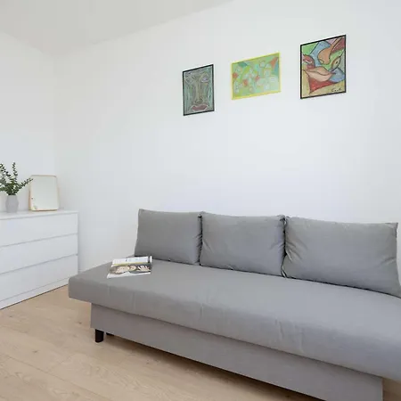 Air-conditioned With Parking And Balcony By Renters Appartamento *