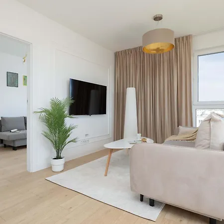 Air-conditioned With Parking And Balcony By Renters Varsavia