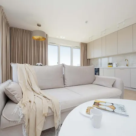 Air-conditioned With Parking And Balcony By Renters