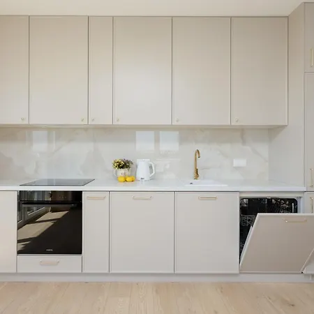 Air-conditioned With Parking And Balcony By Renters Appartamento Varsavia