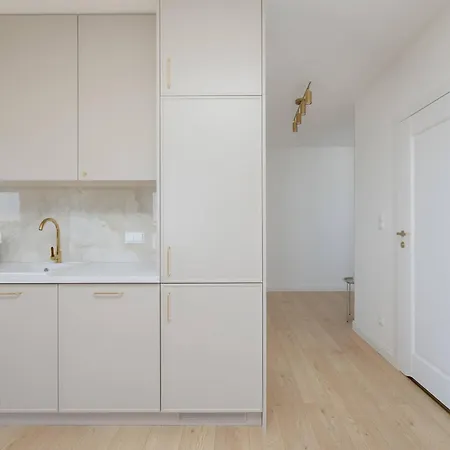 Air-conditioned With Parking And Balcony By Renters Appartamento Varsavia