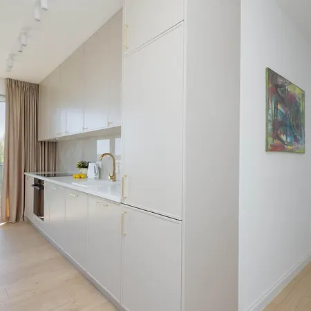 Апартаменты Air-conditioned With Parking And Balcony By Renters Варшава